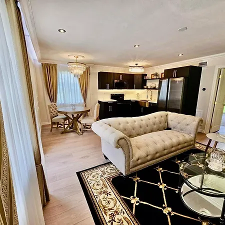 Stylish 1Br Condo | Pool | Near Nightlife